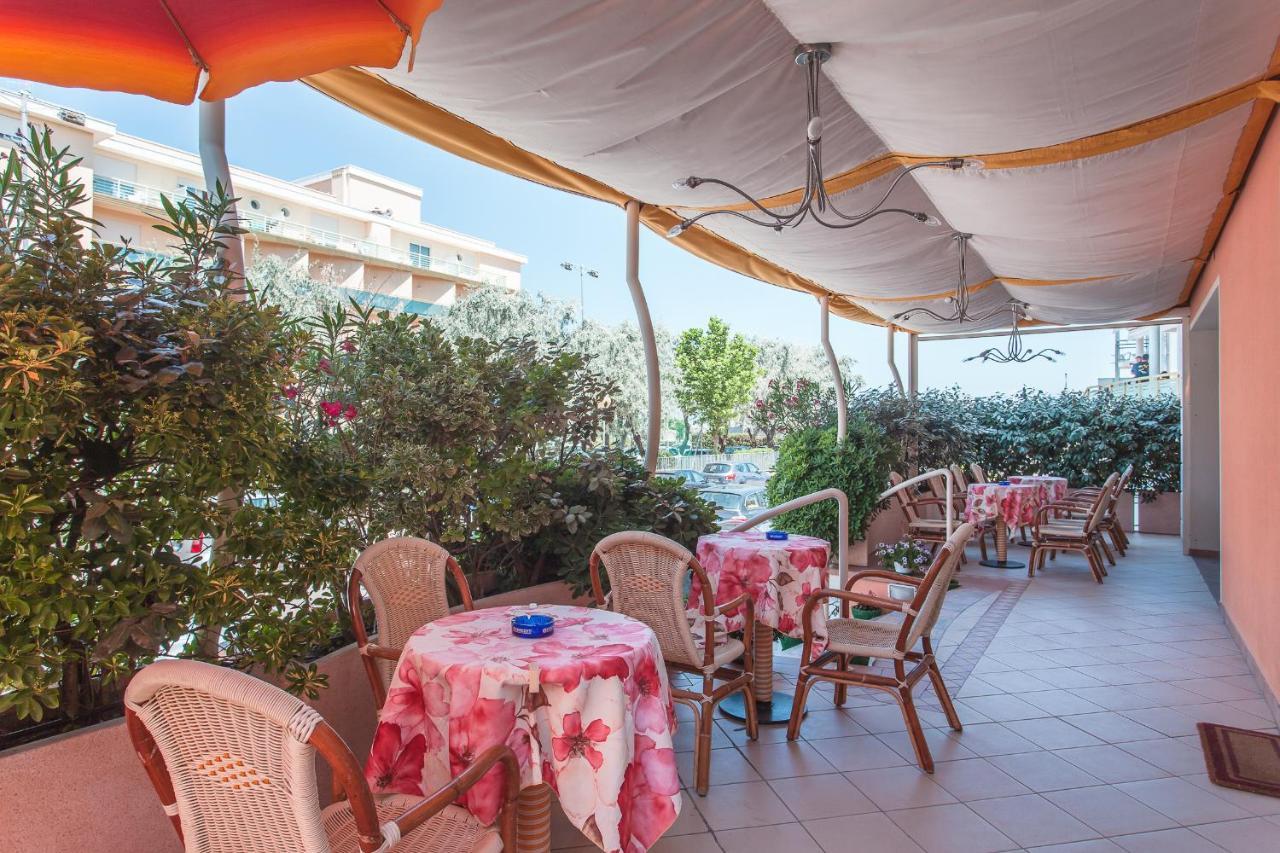 Hotel Joli Cesenatico Luaran gambar