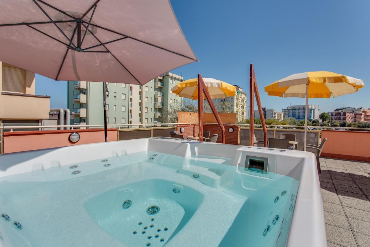 Hotel Joli Cesenatico Luaran gambar