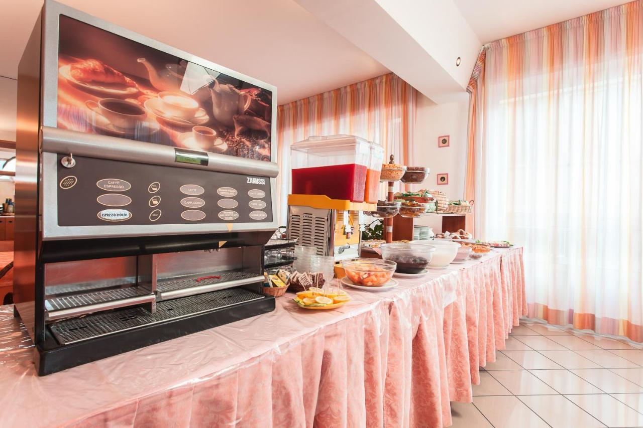 Hotel Joli Cesenatico Luaran gambar