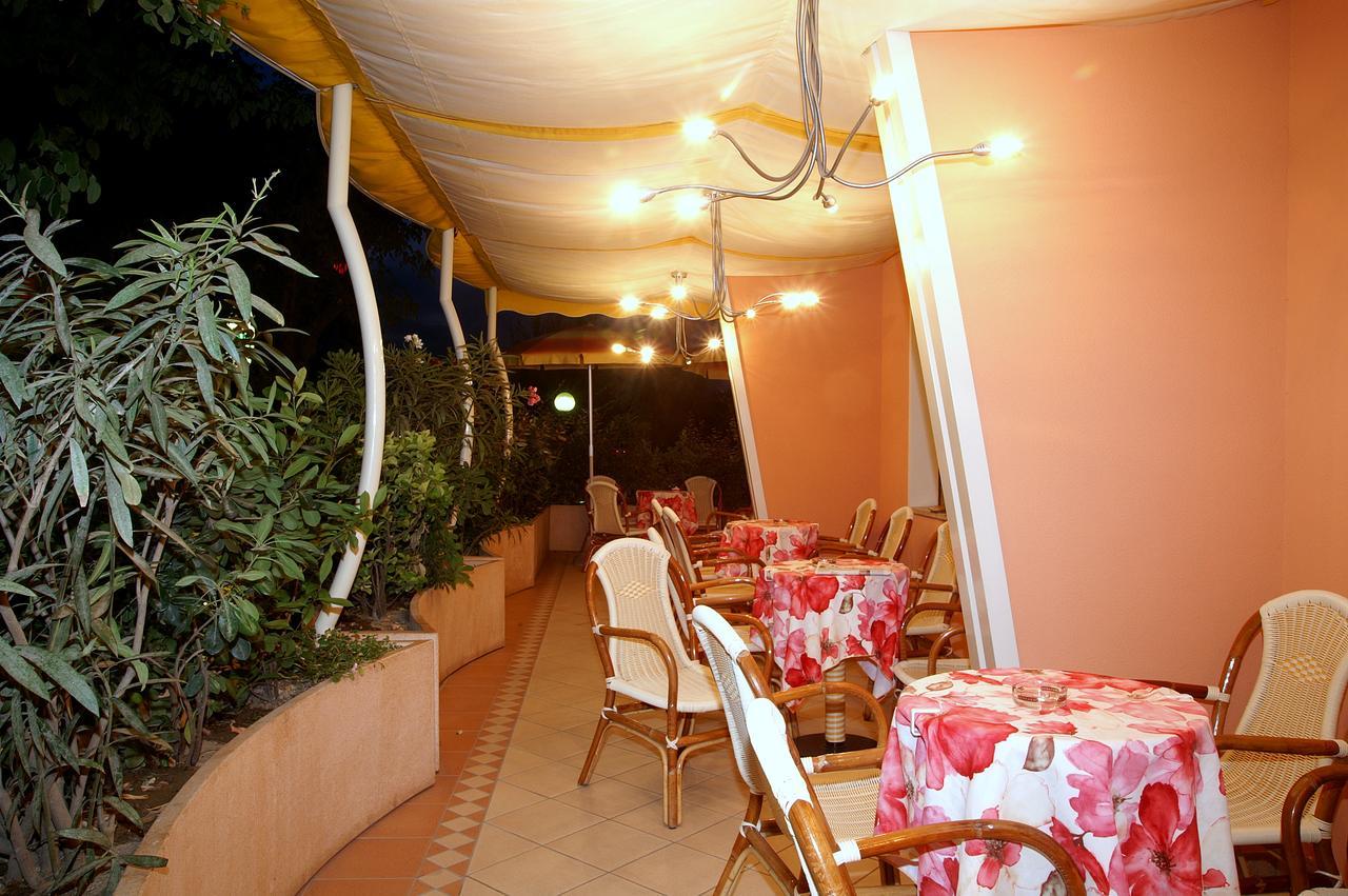 Hotel Joli Cesenatico Luaran gambar